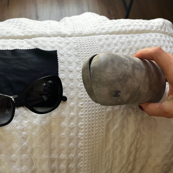 CHANEL Black , white Chanel pearl Wraparound Sunglasses with Matte Finish - Picture 11 of 12